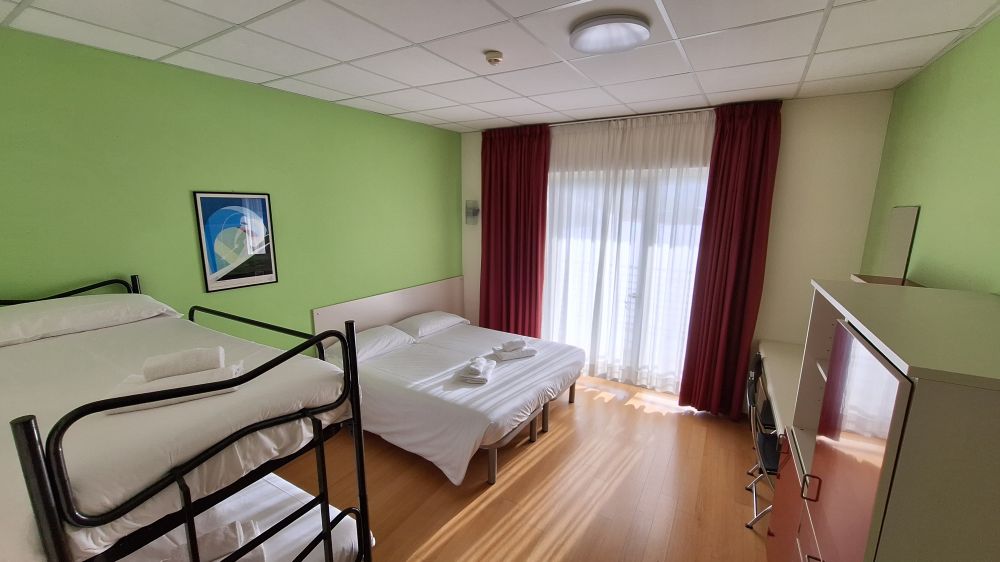 HOTEL LAGO LOSETTA - CAMERA QUADRUPLA 2 LETTI SINGOLI E 1 LETTO CASTELLO