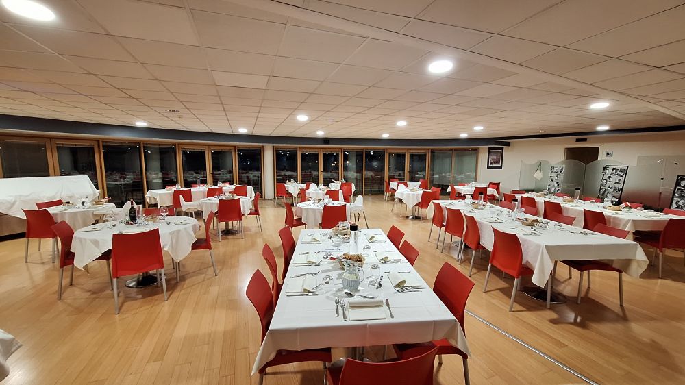 RISTORANTE HOTEL LAGO LOSETTA PARTE DI TAVOLATE GRUPPO